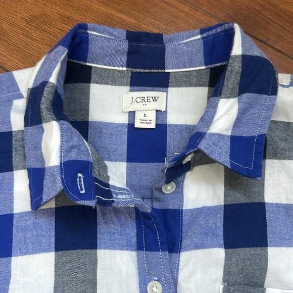 J. Crew Women’s Plaid Flannel Button Down Shirt Side Large Blue and White - Picture 2 of 5